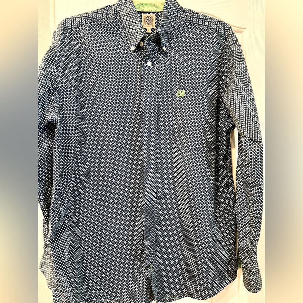 Cinch brand men’s button down shirt. Size small. Great condition